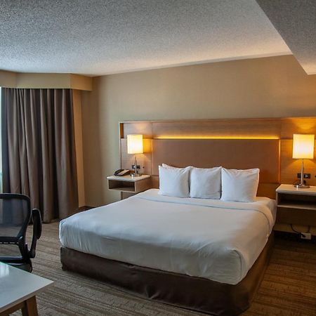Edmonton Hotel & Convention Center เอดมันตัน ภายนอก รูปภาพ