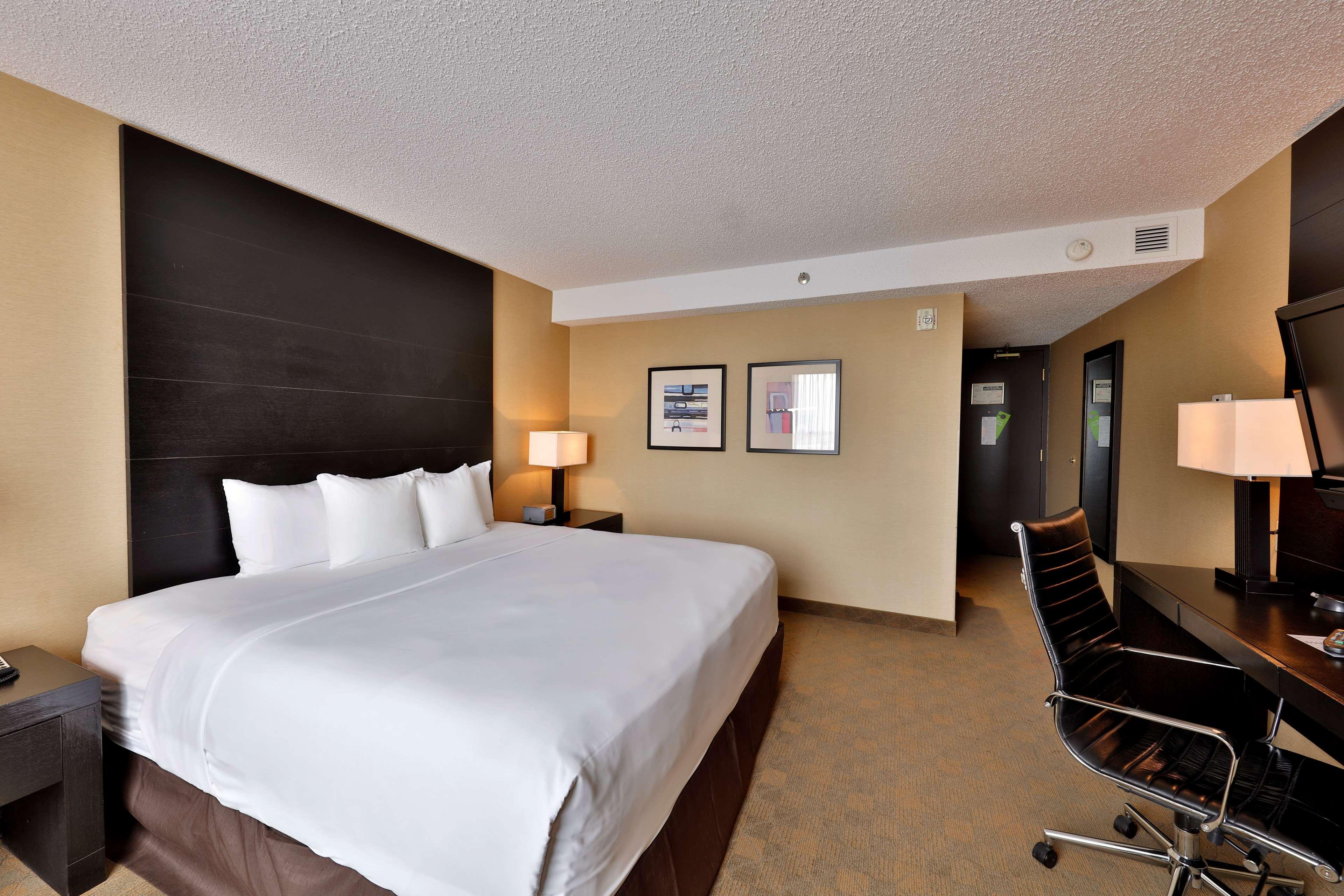 Edmonton Hotel & Convention Center เอดมันตัน ภายนอก รูปภาพ