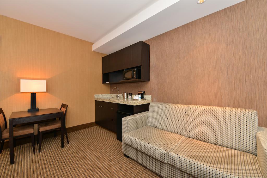Edmonton Hotel & Convention Center เอดมันตัน ภายนอก รูปภาพ