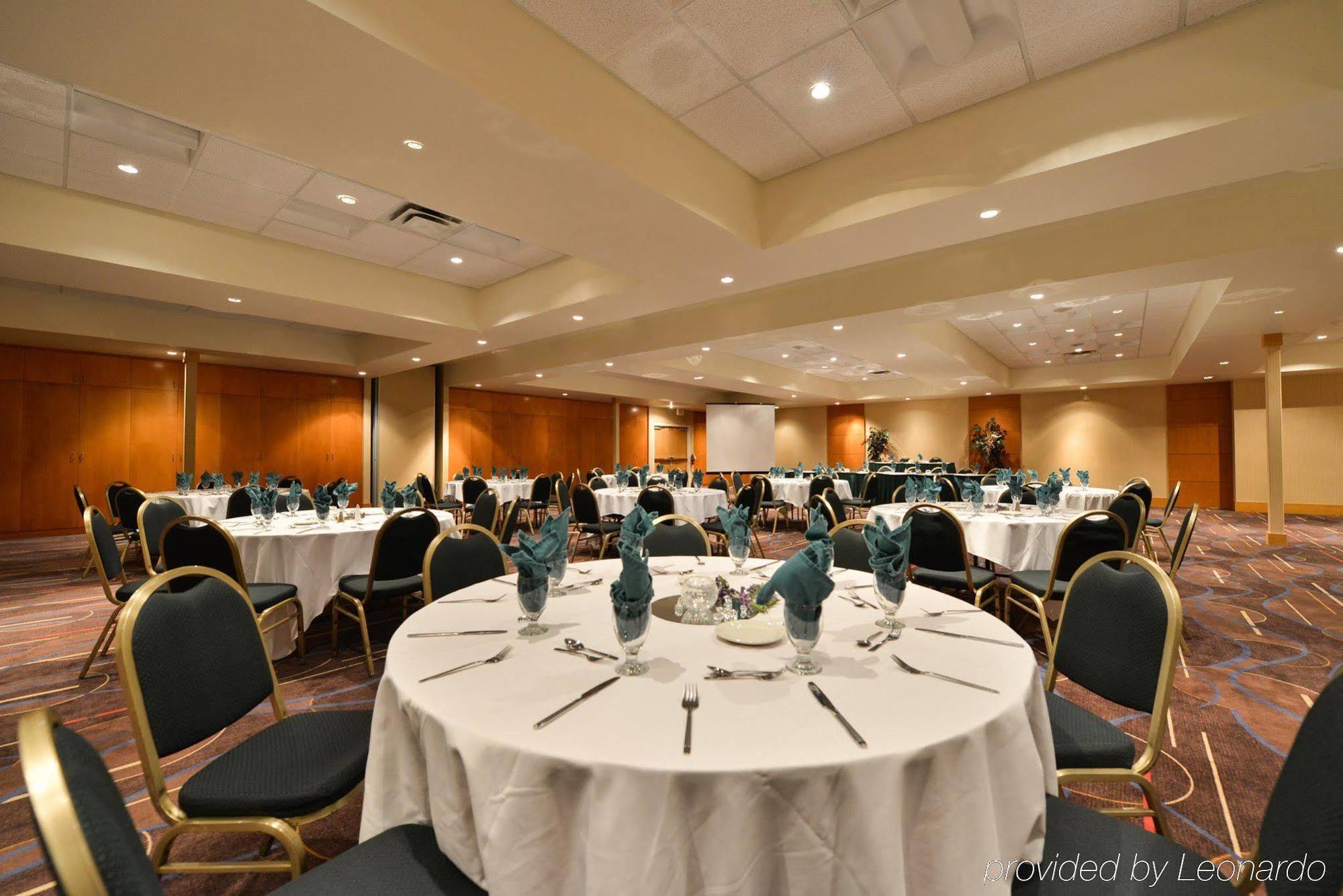 Edmonton Hotel & Convention Center เอดมันตัน ภายนอก รูปภาพ
