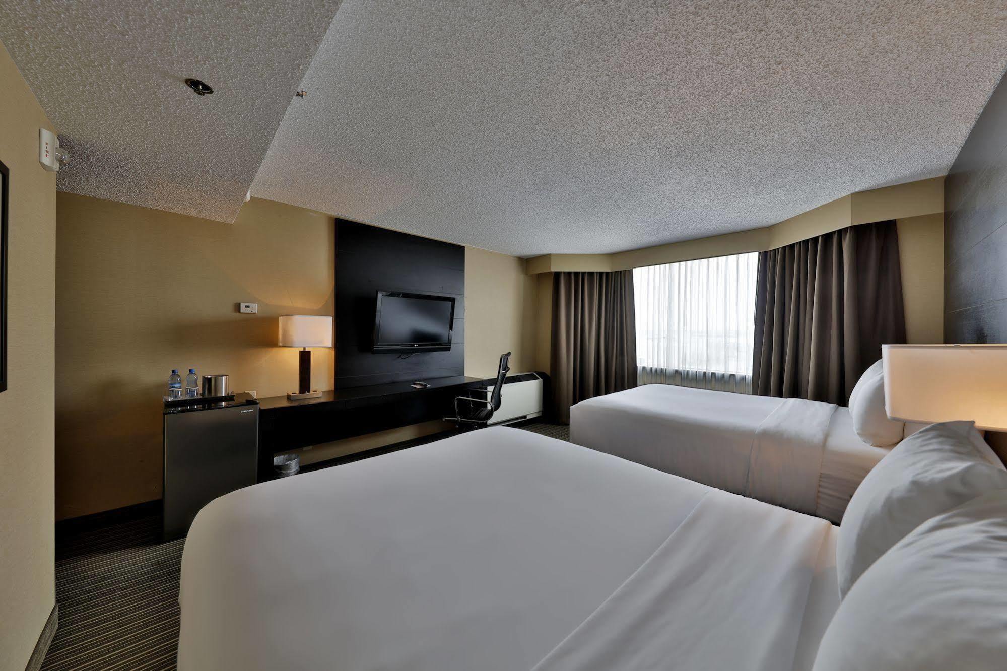 Edmonton Hotel & Convention Center เอดมันตัน ภายนอก รูปภาพ