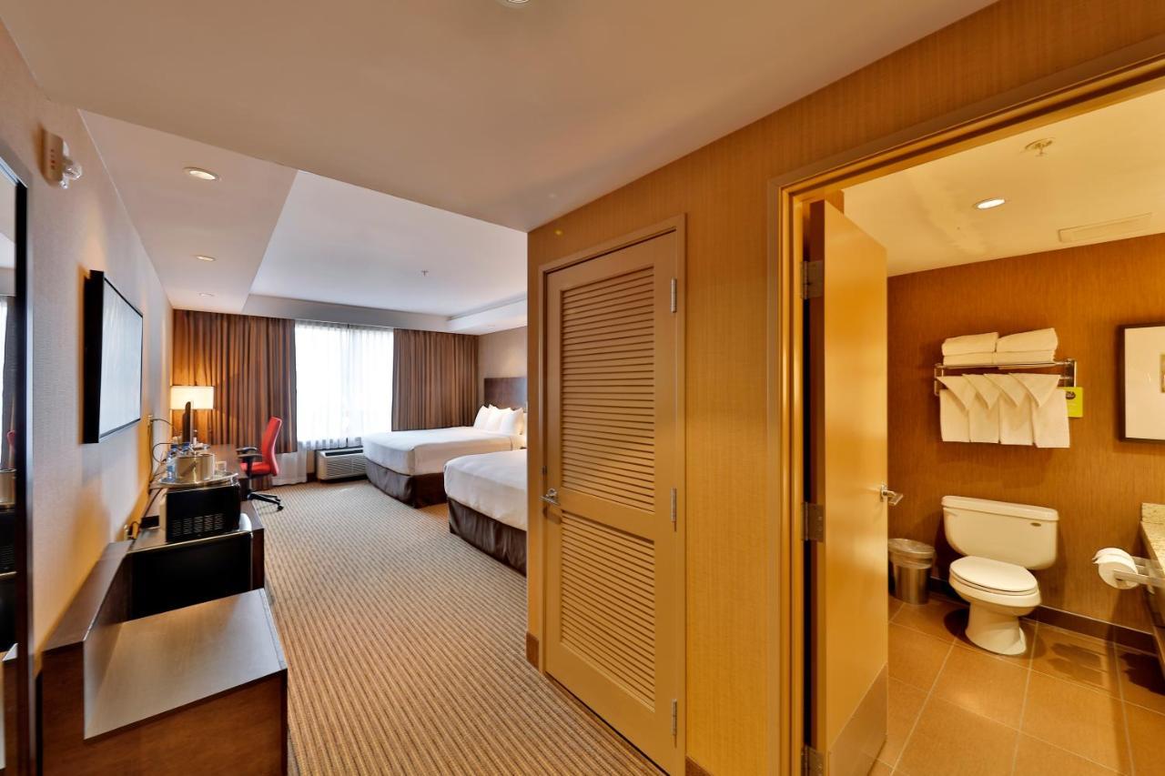 Edmonton Hotel & Convention Center เอดมันตัน ภายนอก รูปภาพ