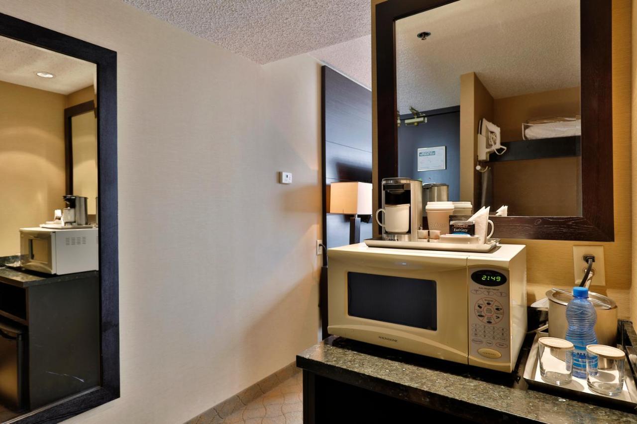 Edmonton Hotel & Convention Center เอดมันตัน ภายนอก รูปภาพ