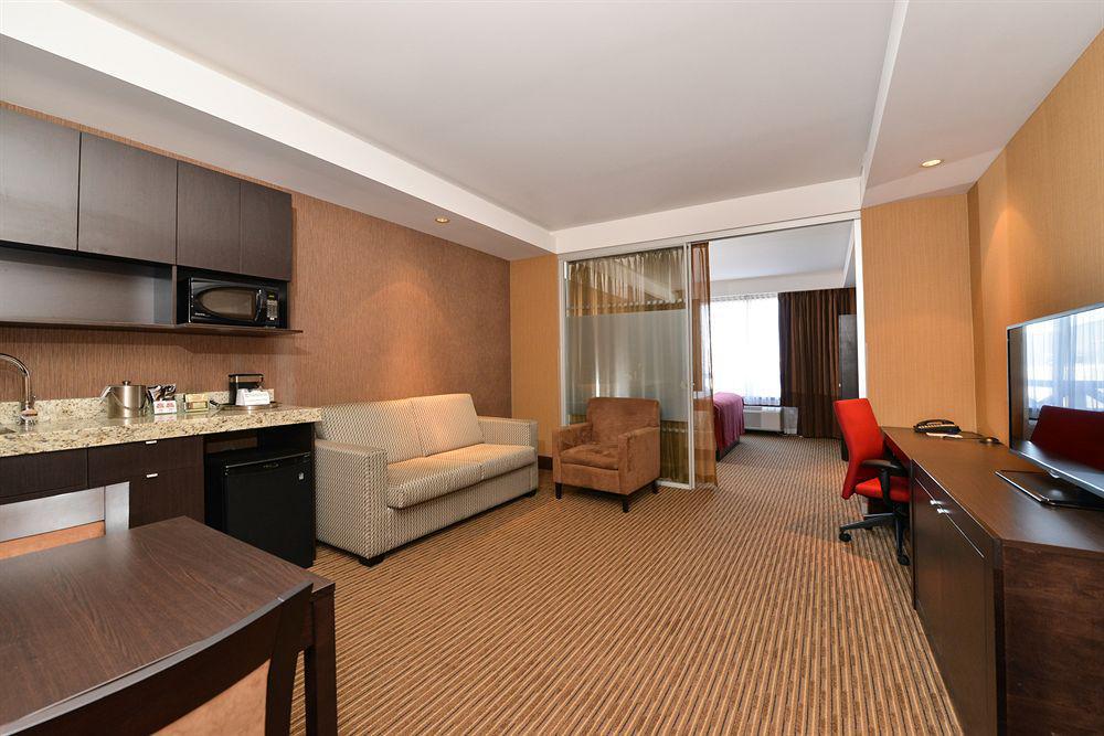 Edmonton Hotel & Convention Center เอดมันตัน ภายนอก รูปภาพ