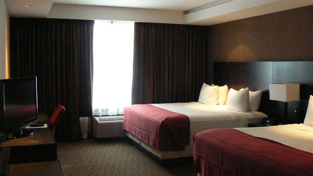 Edmonton Hotel & Convention Center เอดมันตัน ภายนอก รูปภาพ